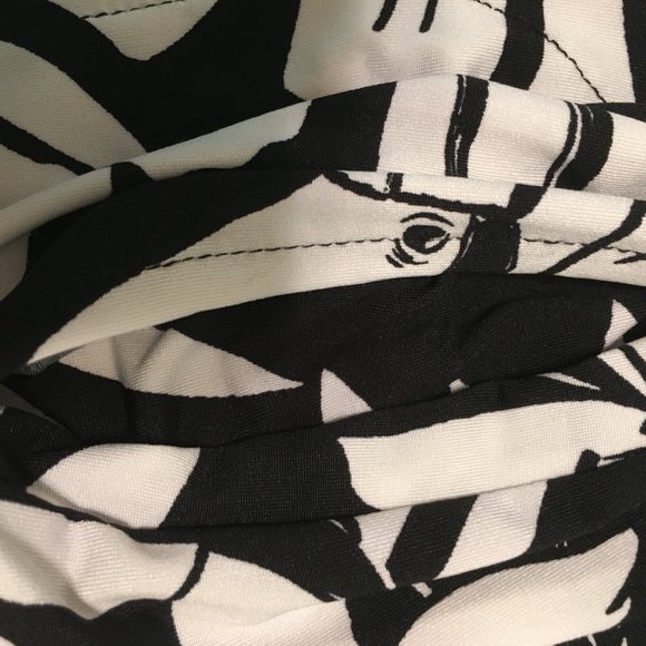 Secret Treasures Black and White Floral Dress - Picture 9 of 10